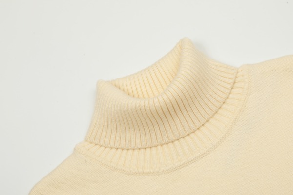 Am1 2024SS classic cream white jacquard big heart turtleneck sweater