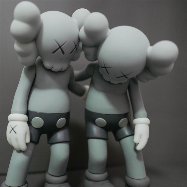 Kaws Along the way 26cm