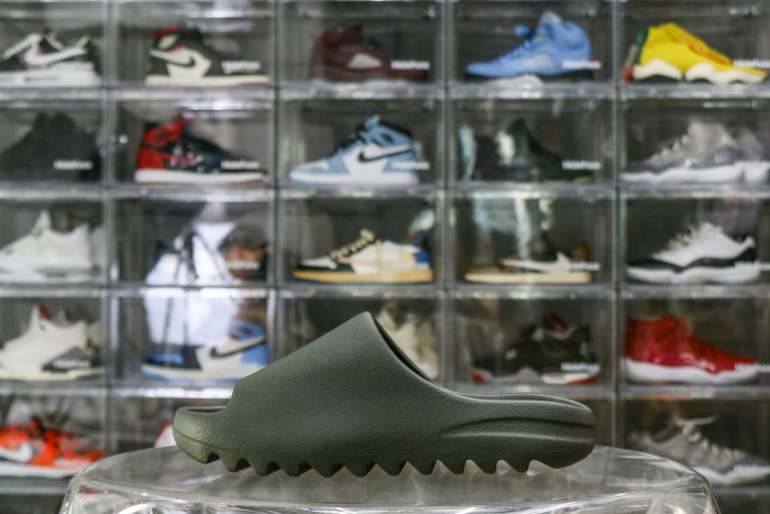 Yeezy Slides Dark Onyx ID5103（A1 Batch）