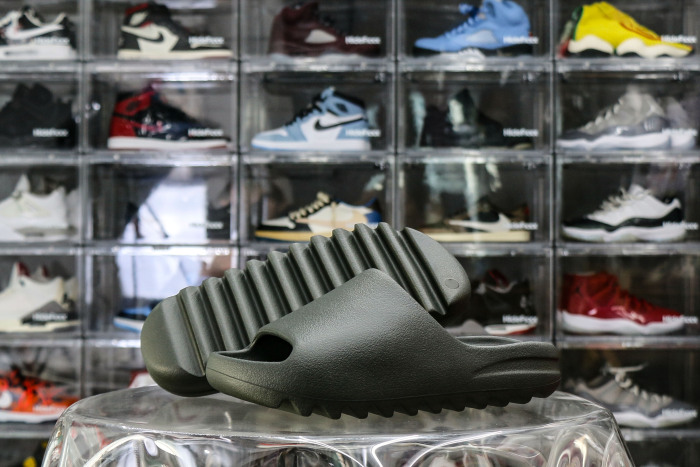 Yeezy Slides Dark Onyx ID5103（A1 Batch）