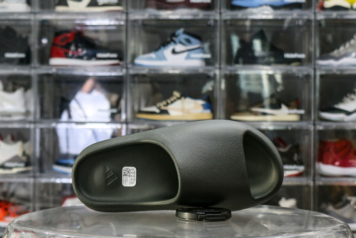 Yeezy Slides Dark Onyx ID5103（A1 Batch）