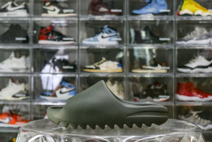 Yeezy Slides Dark Onyx ID5103（A1 Batch）