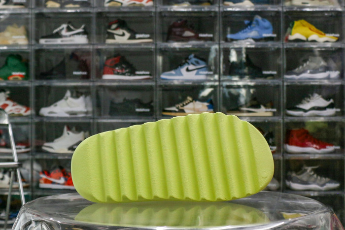adidas Yeezy Slide Glow Green 2022 HQ6447 (A1 Batch)