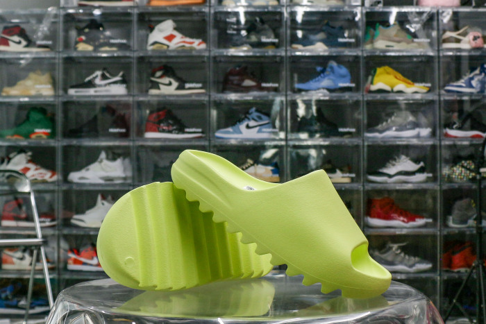adidas Yeezy Slide Glow Green 2022 HQ6447 (A1 Batch)
