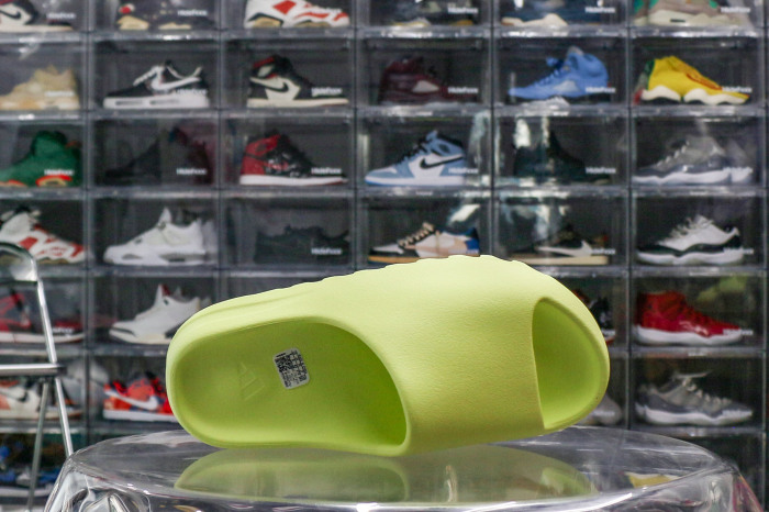 adidas Yeezy Slide Glow Green 2022 HQ6447 (A1 Batch)