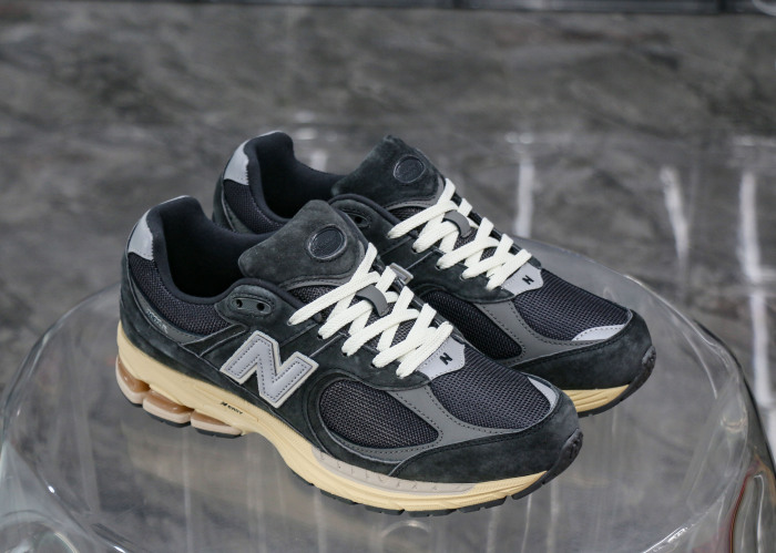 New Balance 2002R Black Dark Grey