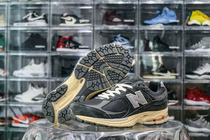New Balance 2002R Black Dark Grey