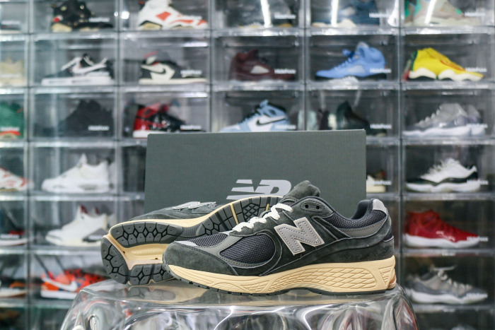 New Balance 2002R Black Dark Grey