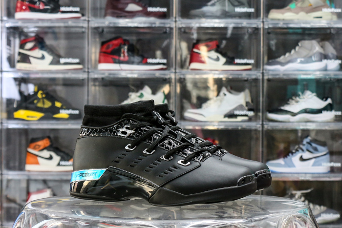 Jordan 17 OG Low Black Chrome (Regular box)