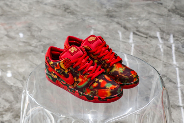 Nike SB Dunk Low The Wizard of Oz Poppy Field