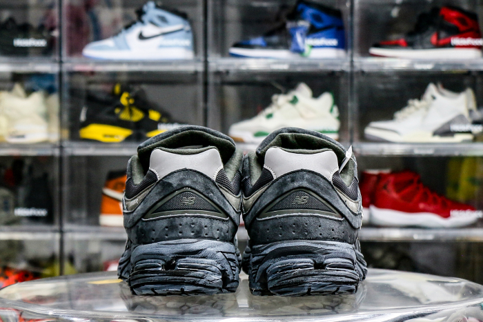 New Balance 2002R Vintage Black Grey