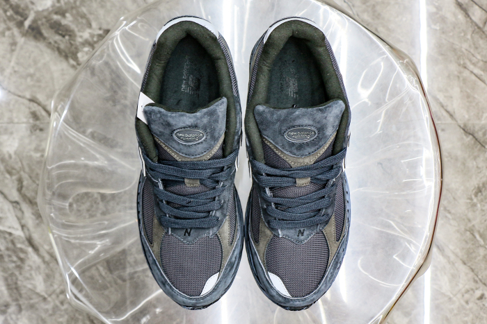 New Balance 2002R Vintage Black Grey