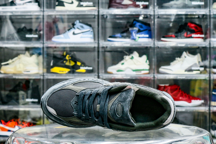 New Balance 2002R Vintage Black Grey