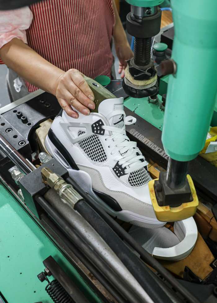 Jordan 4 Retro Military Black（A1）