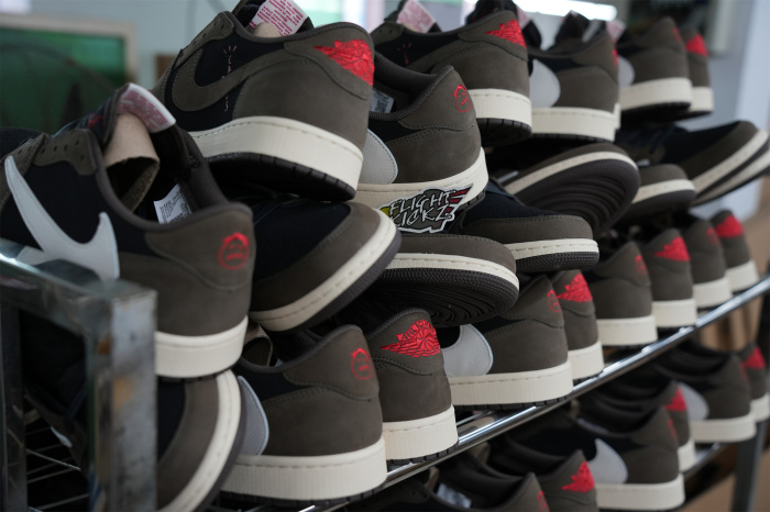 US Warehouse:Travis Scott X Air Jordan 1 Low 'Cactus Jack'（A1）