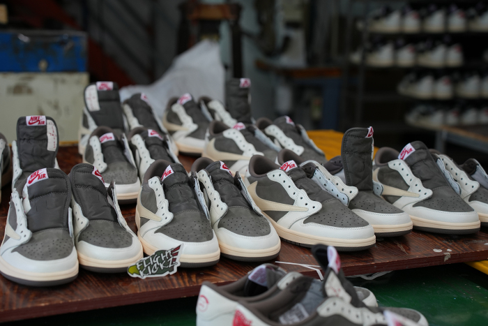 US Warehouse:Travis Scott x Air Jordan 1 Low OG  Reverse Mocha （A1）