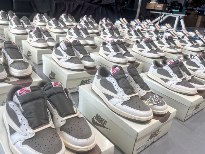 US Warehouse:Travis Scott x Air Jordan 1 Low OG  Reverse Mocha （A1）