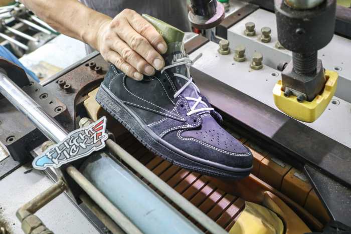 US Warehouse:Travis Scott x Nike Air Jordan 1 Low OG “Black/Phantom”（A1）