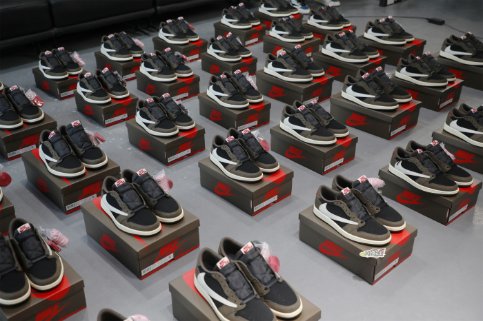 US Warehouse:Travis Scott X Air Jordan 1 Low 'Cactus Jack'（A1）