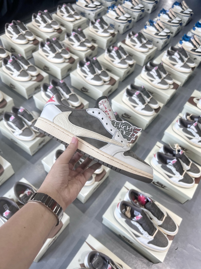 US Warehouse:Travis Scott x Air Jordan 1 Low OG  Reverse Mocha （A1）