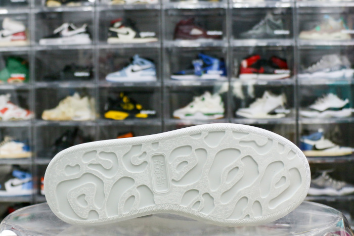 Alexande* McQuee* Oversized Sneaker White Black 3M