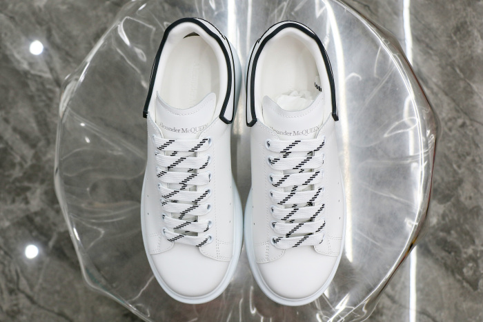 Alexande* McQuee* Oversized Sneaker White Black 3M