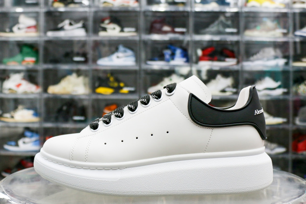 Alexande* McQuee* Oversized White Black Laces 3M