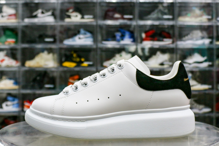 Alexande* McQuee* Oversized Sneaker 'White Black'