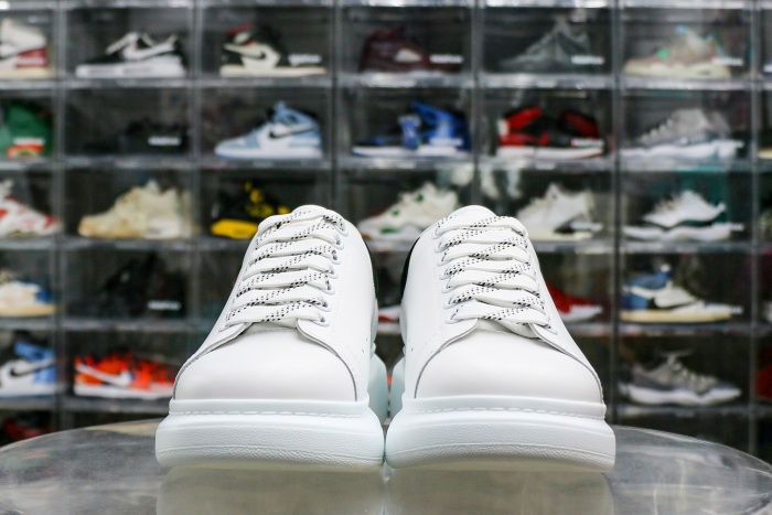 Alexande* McQuee* Oversized Sneaker 'White Black'