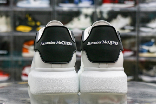 Alexande* McQuee* Oversized White Black Laces 3M