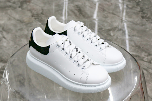 Alexande* McQuee* Oversized Sneaker 'White Black'