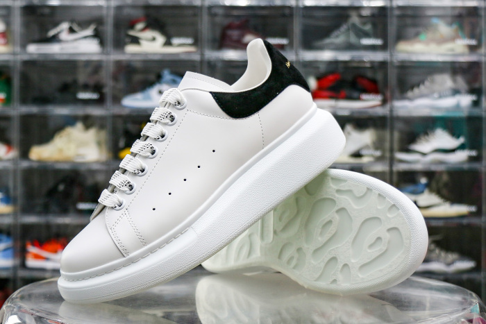 Alexande* McQuee* Oversized Sneaker 'White Black'
