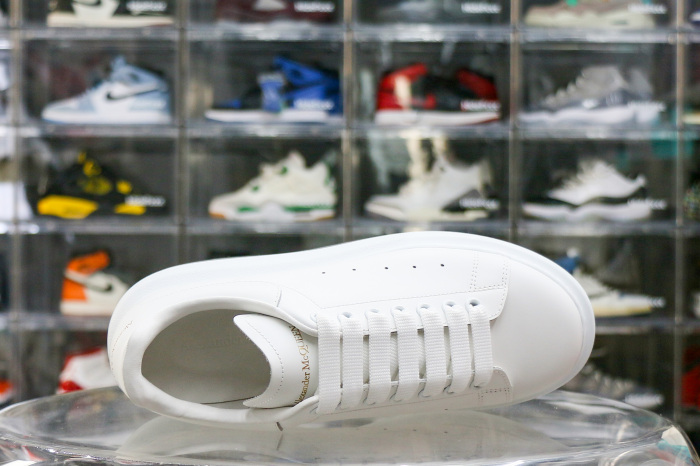 Alexande* McQuee* Oversized Sneaker 'White' 2019