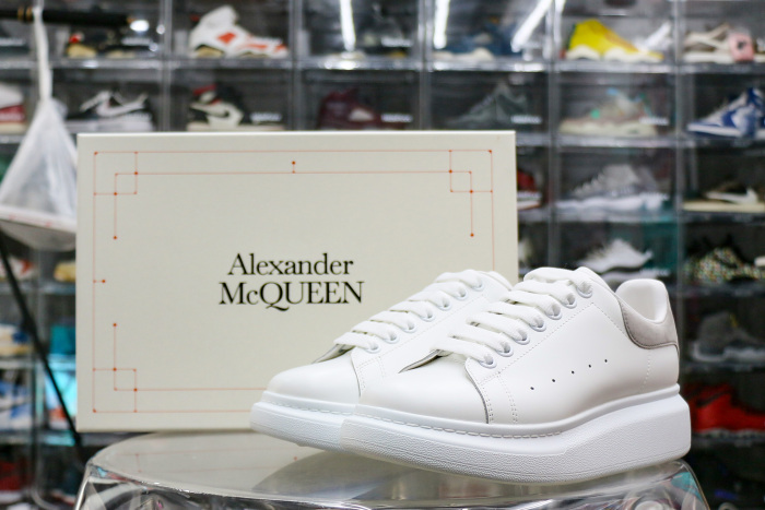 Alexande* McQuee* Oversized Sneaker White Grey Suede