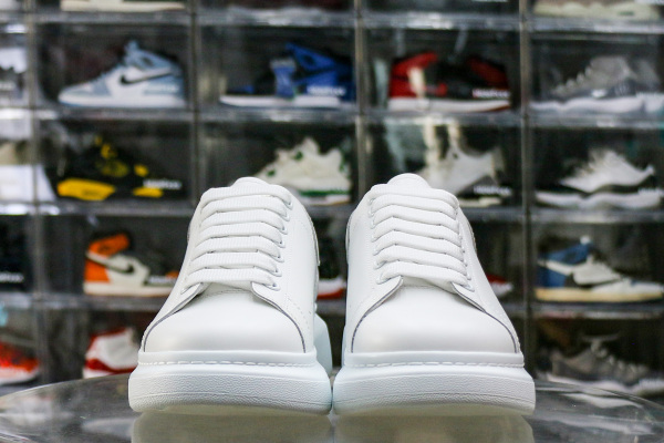 Alexande* McQuee* Oversized Sneaker 'White' 2019