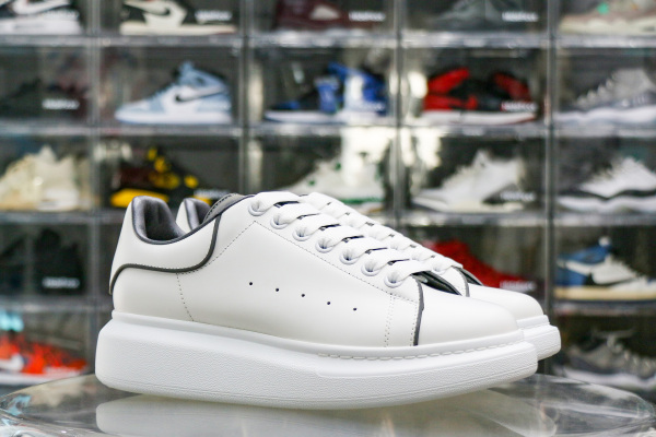 Alexande* McQuee* Oversized Sneaker White Gray 3M