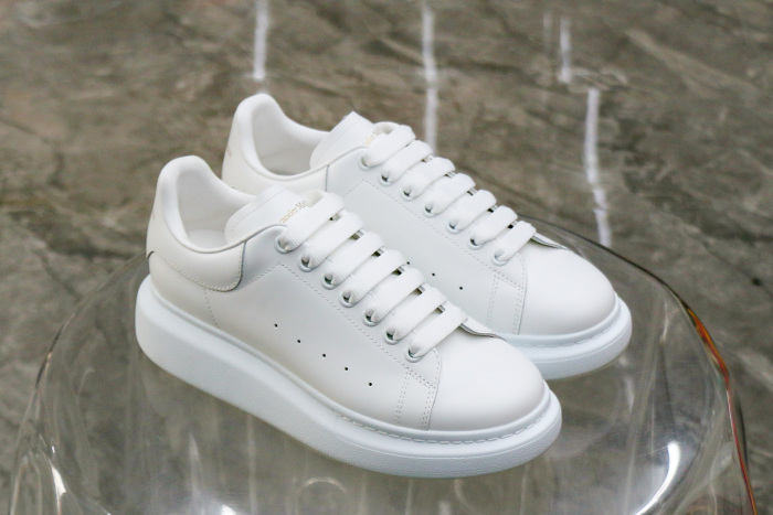 Alexande* McQuee* Oversized Sneaker 'White' 2019