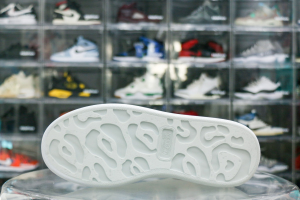 Alexande* McQuee* Oversized Sneaker White Grey Suede