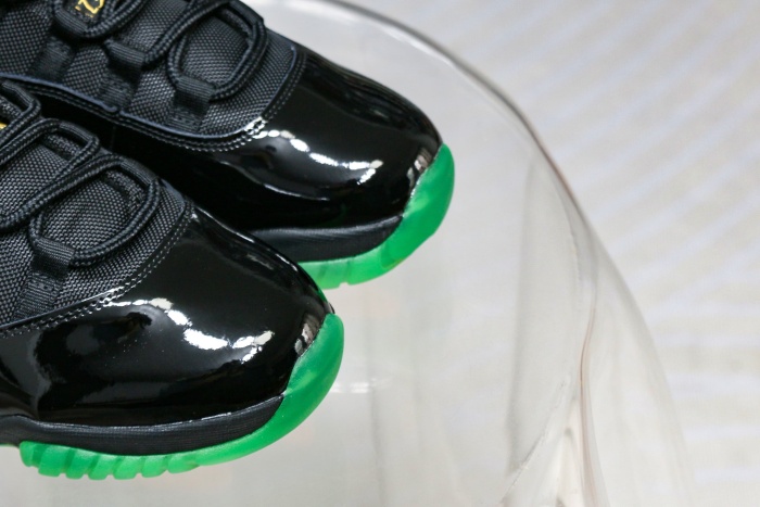 Nike Air Jordan 11 Retro Tropical 2025