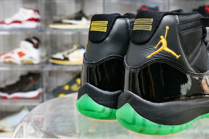 Nike Air Jordan 11 Retro Tropical 2025