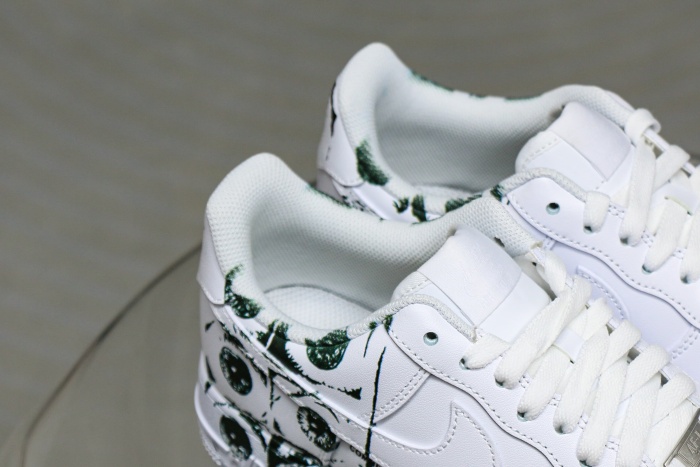 Suprem3 X Comme Des Garcons SHIRT X Air Force 1 Low Eyes