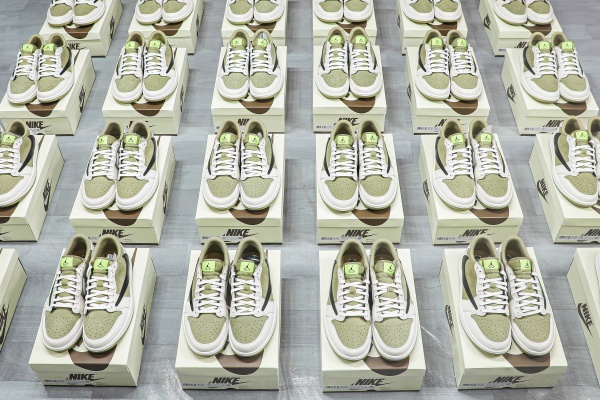 Travis Scott x Air Jordan 1 Low Golf Neutral Olive GS（A1）