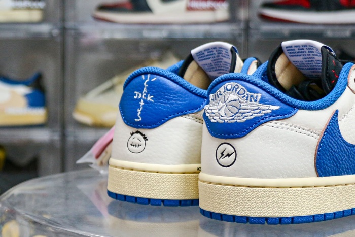 Travis Scott x Fragment x Air Jordan 1 Low OG GS（A1）