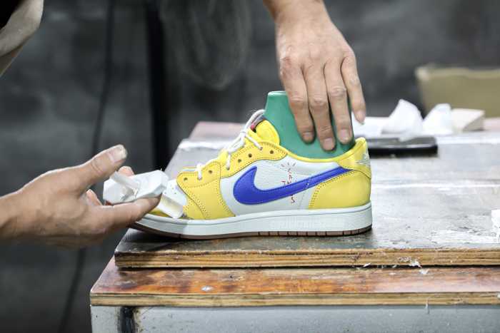 Travis Scott x Air Jordan 1 Retro Low OG SP “Elkins/Canary Yellow” GS（A1）