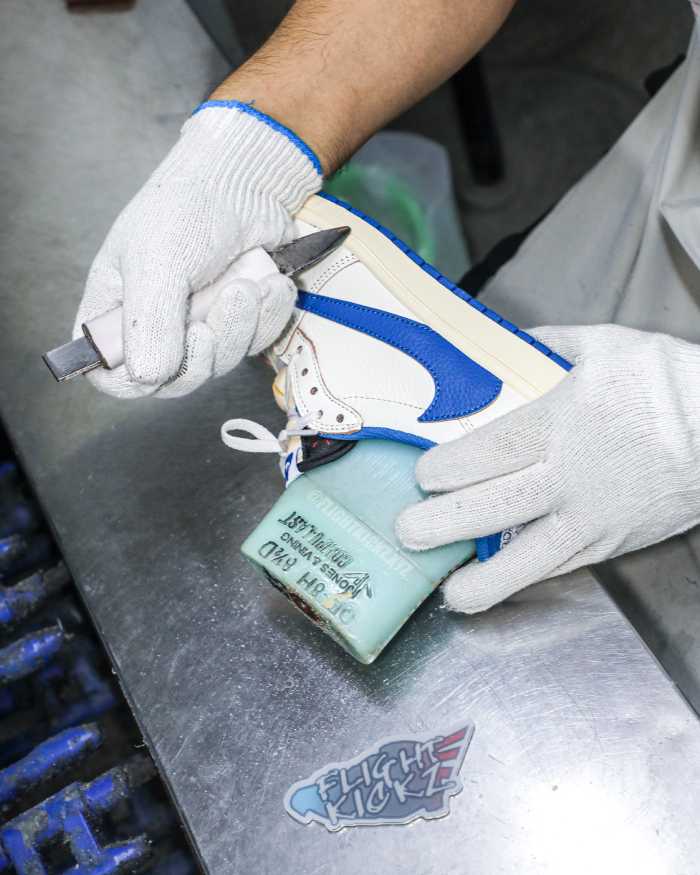 Travis Scott x Fragment x Air Jordan 1 Low OG GS（A1）