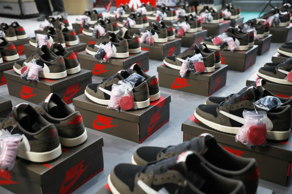 Travis Scott X Air Jordan 1 Low 'Cactus Jack'  Mocha GS( A1)