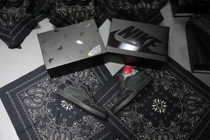 Travis Scott x Nike Air Jordan 1 Low OG “Black/Phantom” GS（A1）