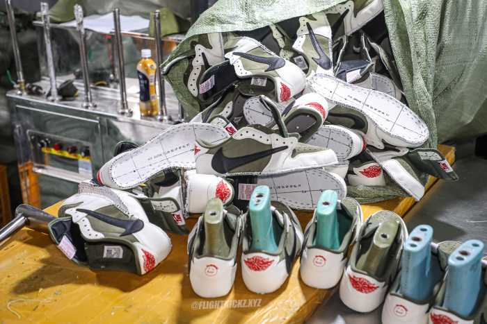 Travis Scott x Air Jordan 1 ' Medium Olive' GS（A1）