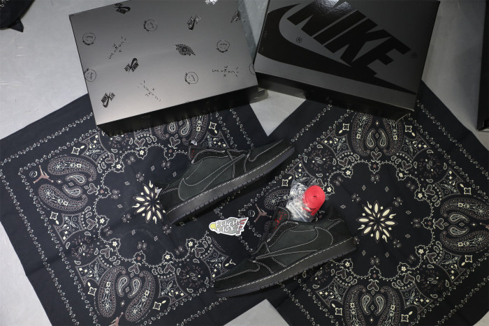 Travis Scott x Nike Air Jordan 1 Low OG “Black/Phantom” GS（A1）