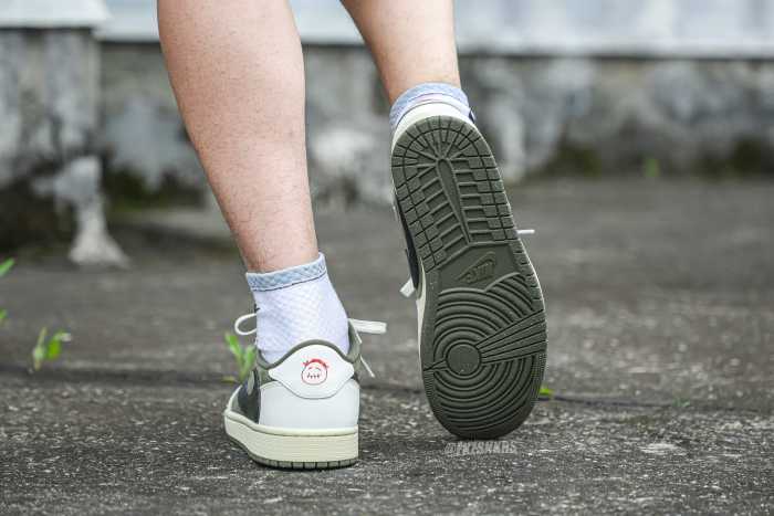 Travis Scott x Air Jordan 1 ' Medium Olive' GS（A1）